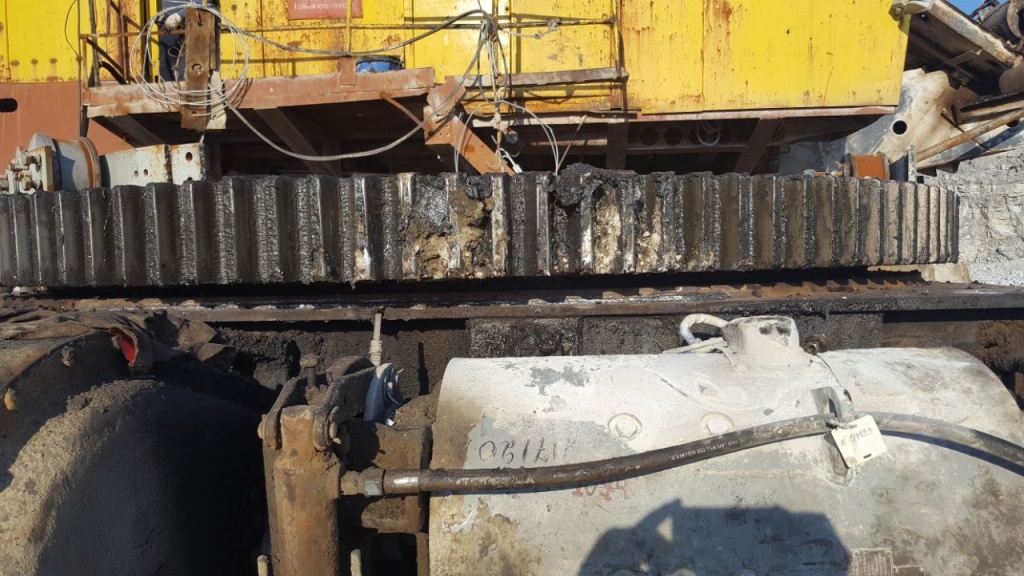 Зубы сломаны близко